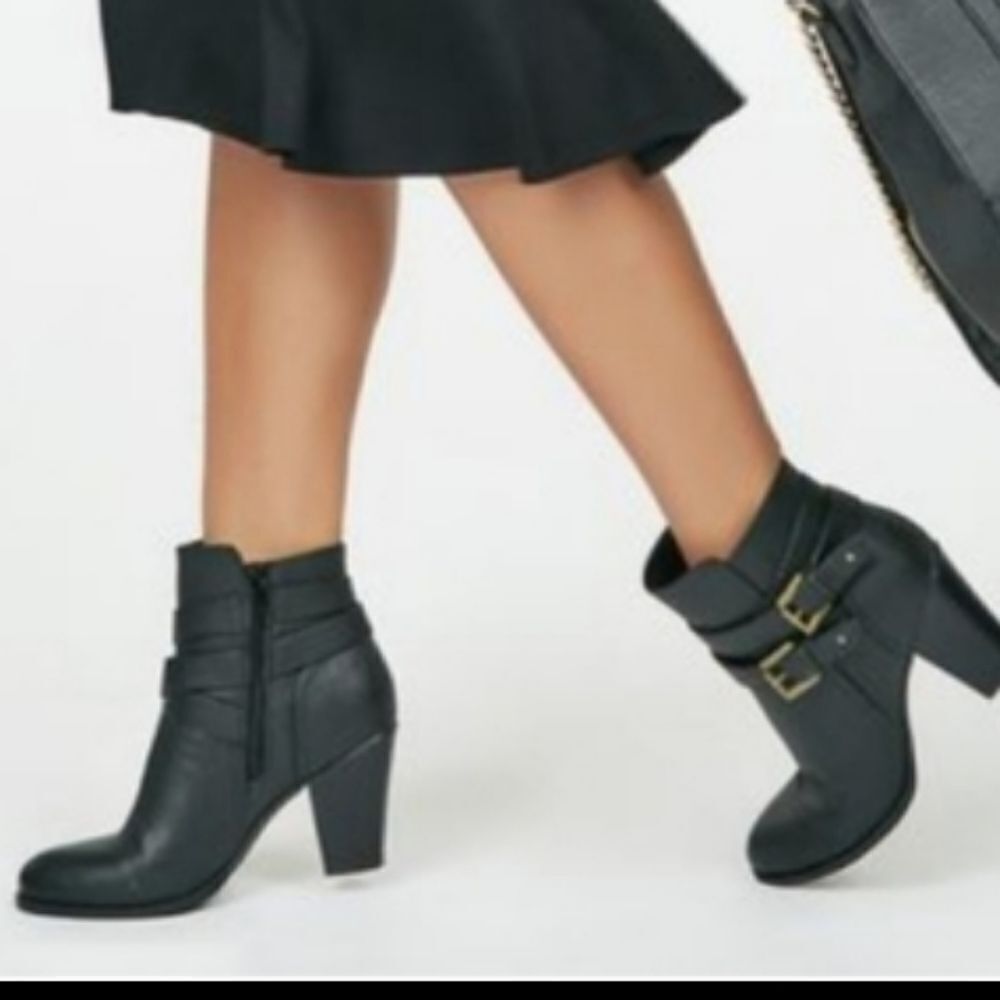 JUSTFAB LEATHER POINTED TOE TWO ADJUSTABLE BUCKLE CUTOUT DESIGN BOOTIES